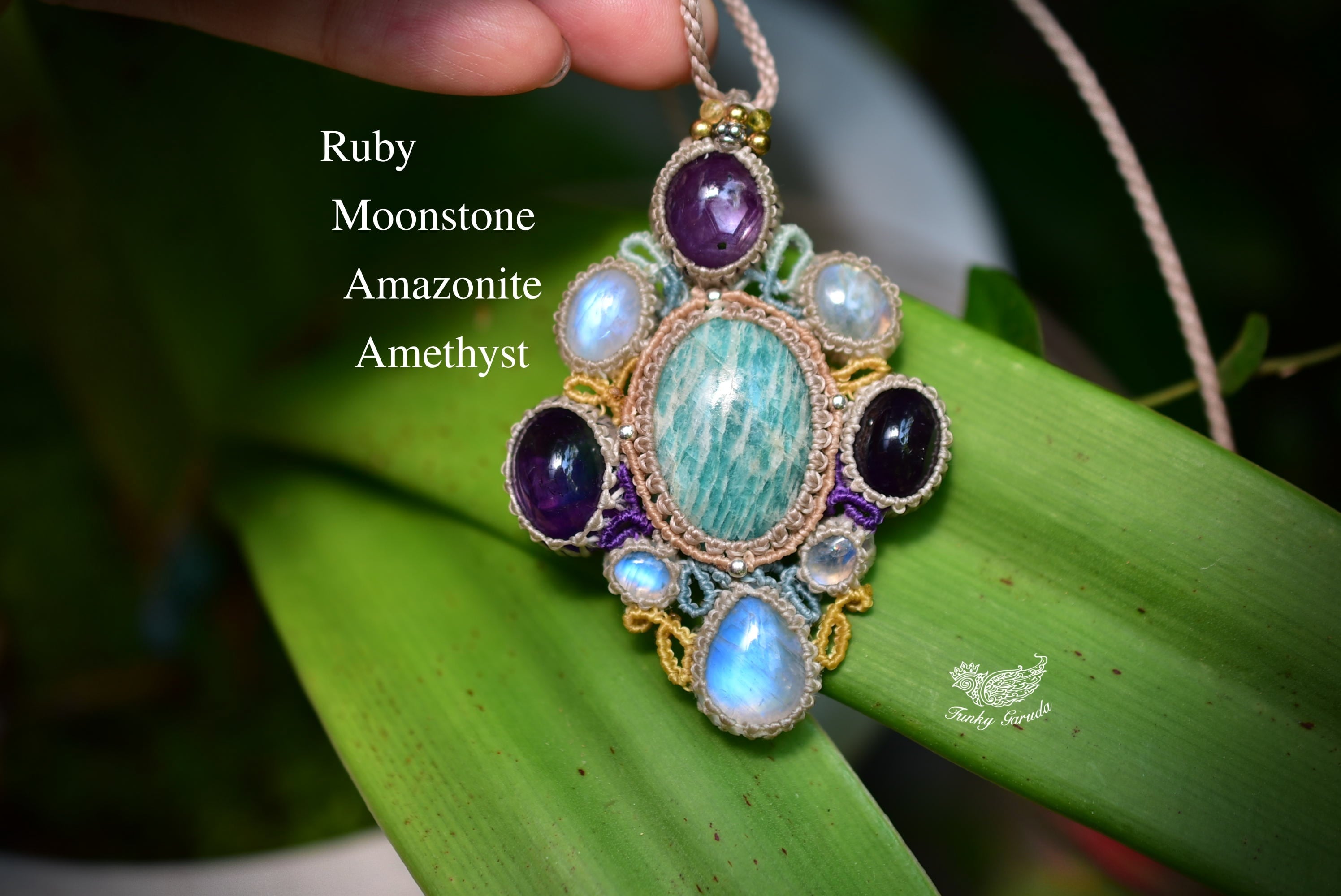 春の花々★ルビー ムーンストーンお花 マクラメペンダント449