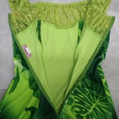 フラダンス 衣装 ワンピース ドレス uino! グリーン系 ハワイ製 ノースリーブ ベロア レース モンステラ柄 かわいい 華やか 鮮やか 明るい 上品 高級感 光沢感 ハワイアン アロハ フラ ダンス レッスン 練習 ドレスアップ エレガント