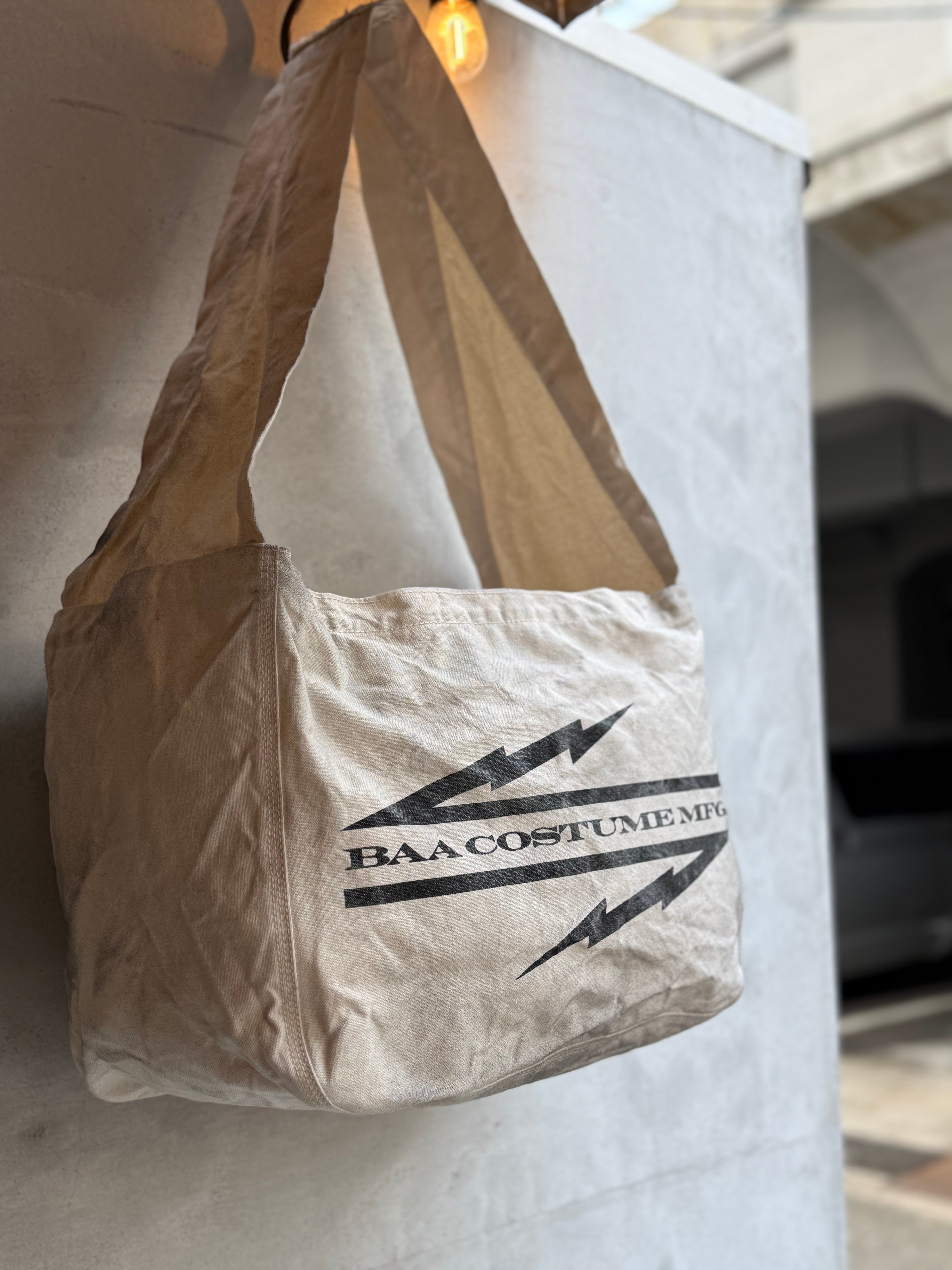LABORDAY × BAA SIGNATURE NEWS PAPER BAG Natural/Black Color | BOW