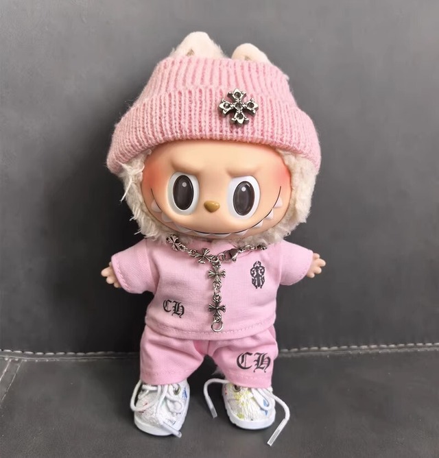 こだわりコーデ！ピンクのパンク風ラブブ衣装セット｜labubu クールで可愛い パンクかわいいコーデ｜ニット帽付き 1/2/3世代 ラブブー 娃衣