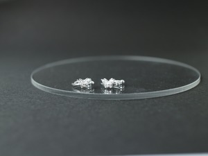 小さな蝶のイヤーカフ