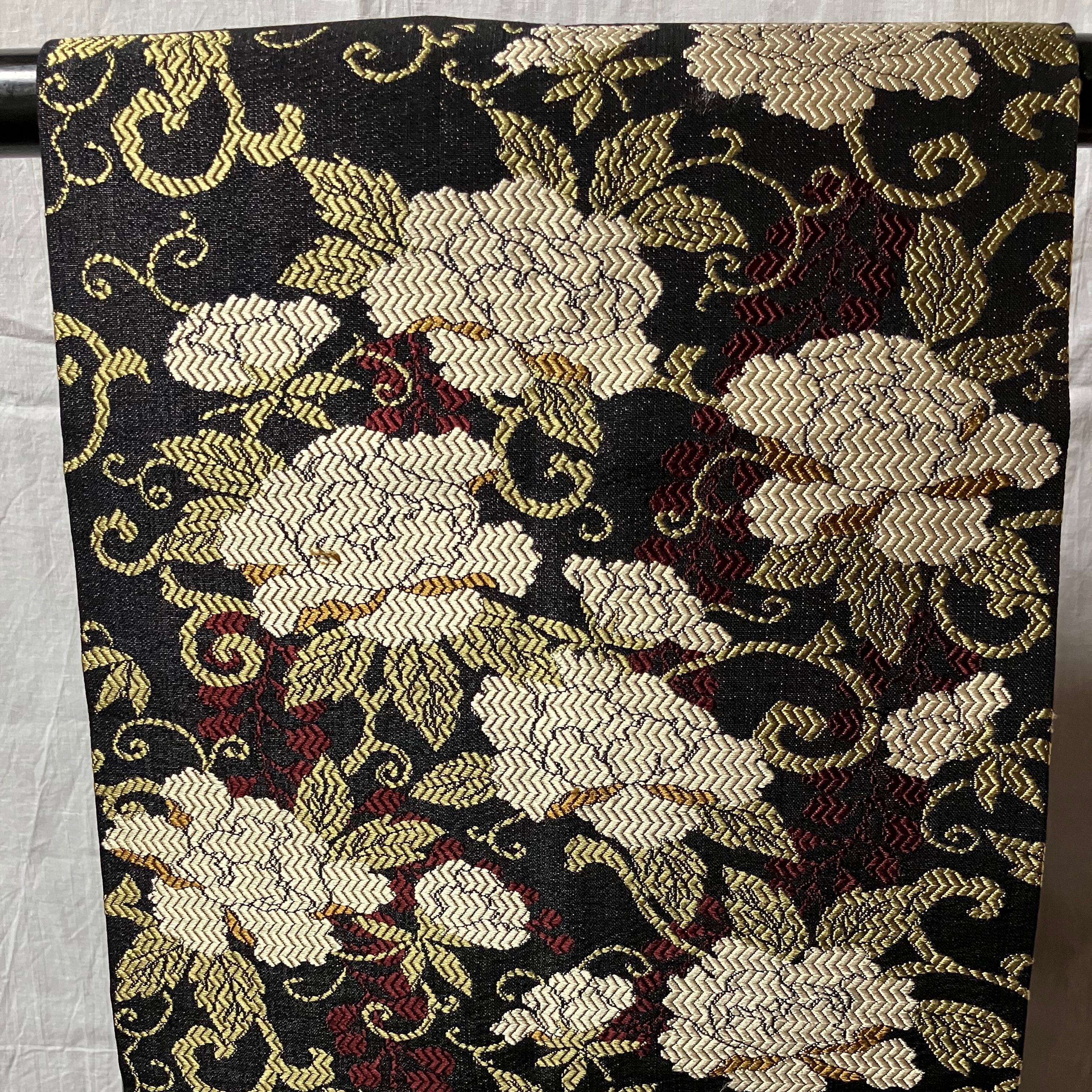 両面使い名古屋帯（黒地象の柄＆黒地クリームぼたんの柄）