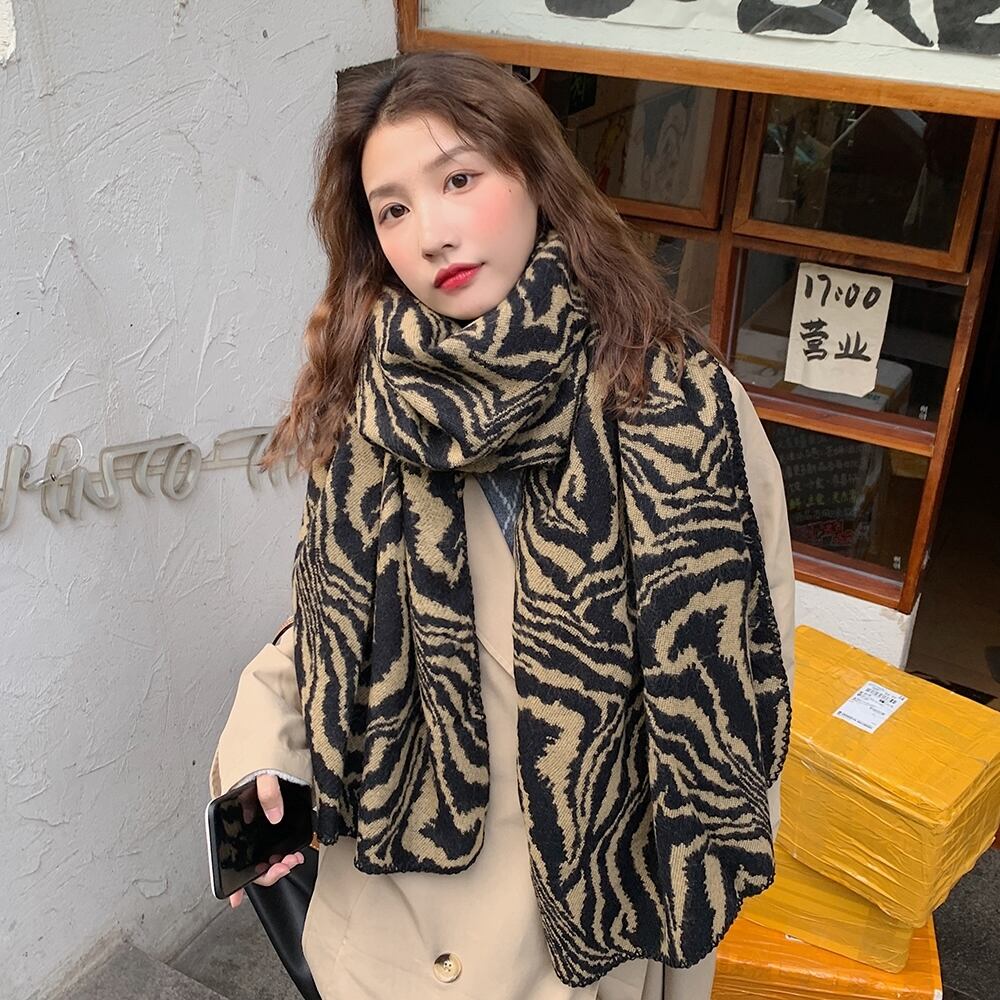 スカーフ ウィンターパターンロングオータム 秋物 冬物 ブラック・アイド・ピーズ54998081886