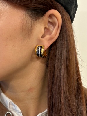 HERMES / vintage gold × black earring.