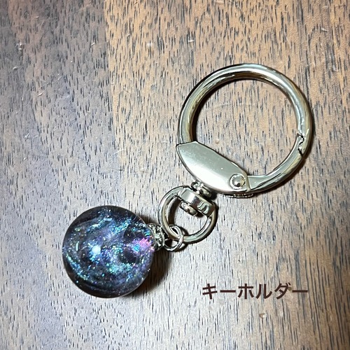 【B品】狼と満月の半球レジン　キーホルダーorネックレス　ゴールド