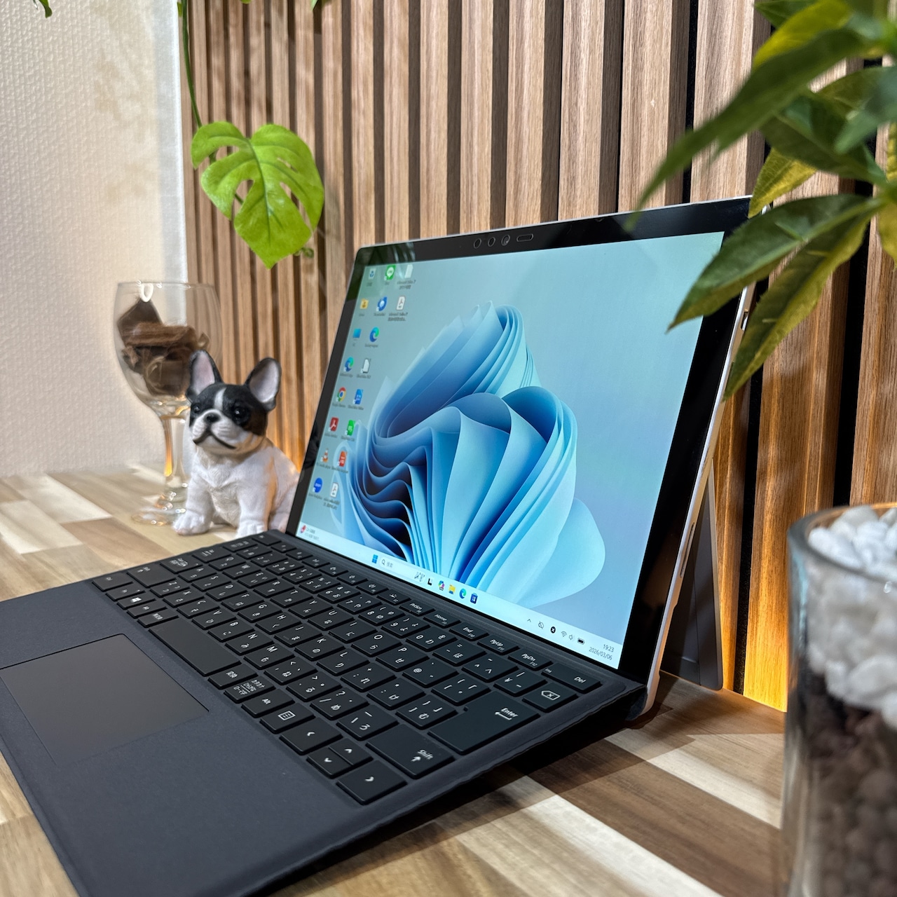 \ 公式ショップ限定価格❣️/ 準美品《希少最高峰i7モデル》Surface Pro6 プラチナ メモリ8GB SSD256GB タッチパネル ノートパソコン 安心サポート&3ヶ月保証付き