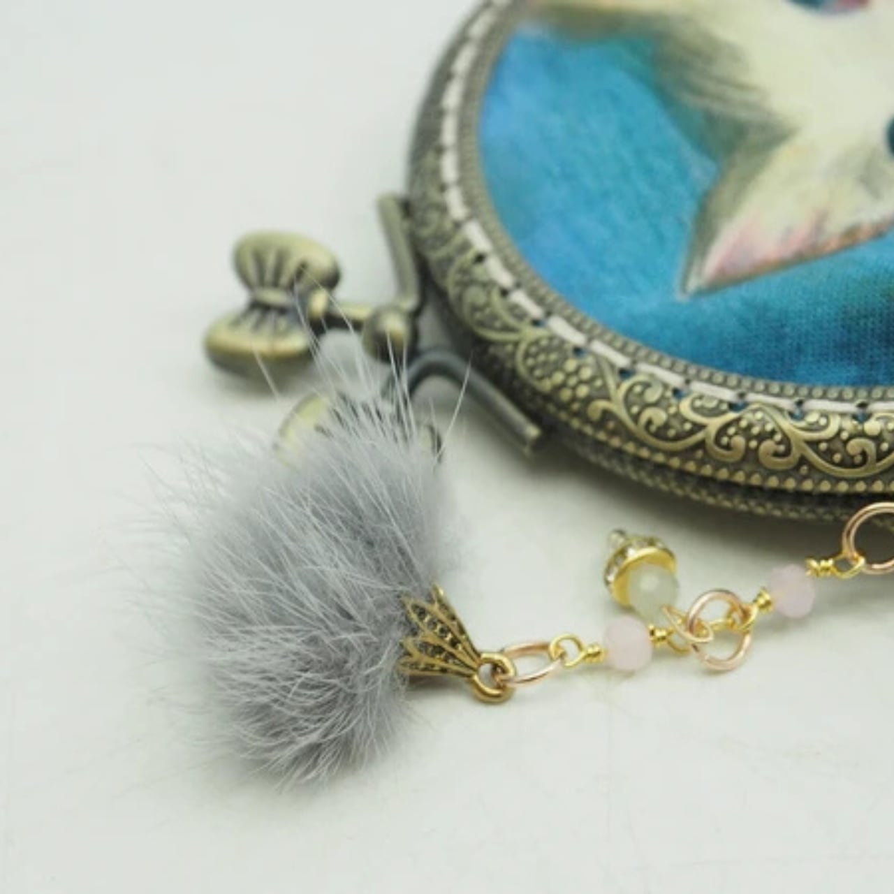 【ハンドメイド】がま口ポーチ・コインケース|猫と小鳥とリボン(口金8.5センチ)