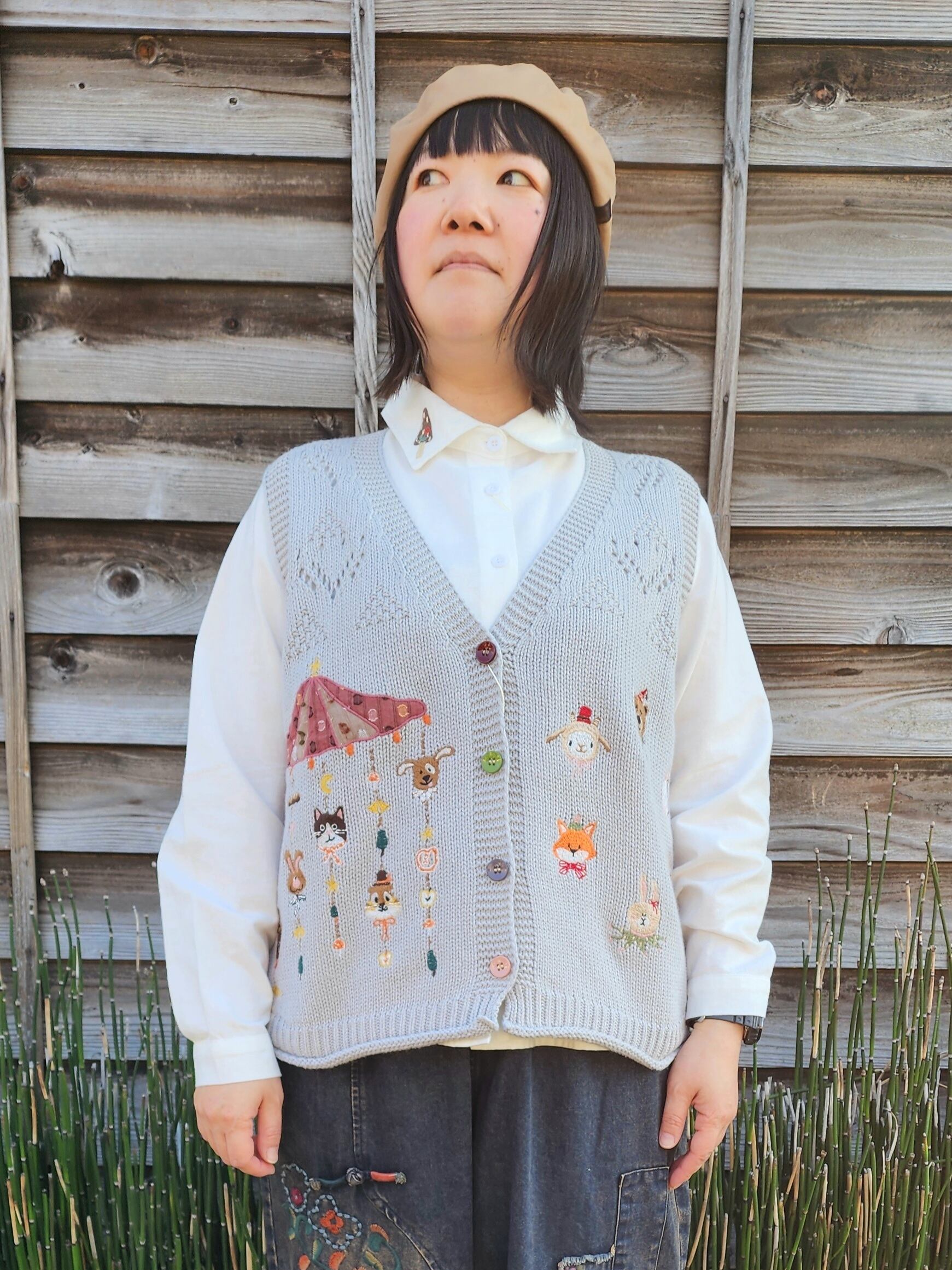 色んな動物刺繍のベスト | ワンダフル商会