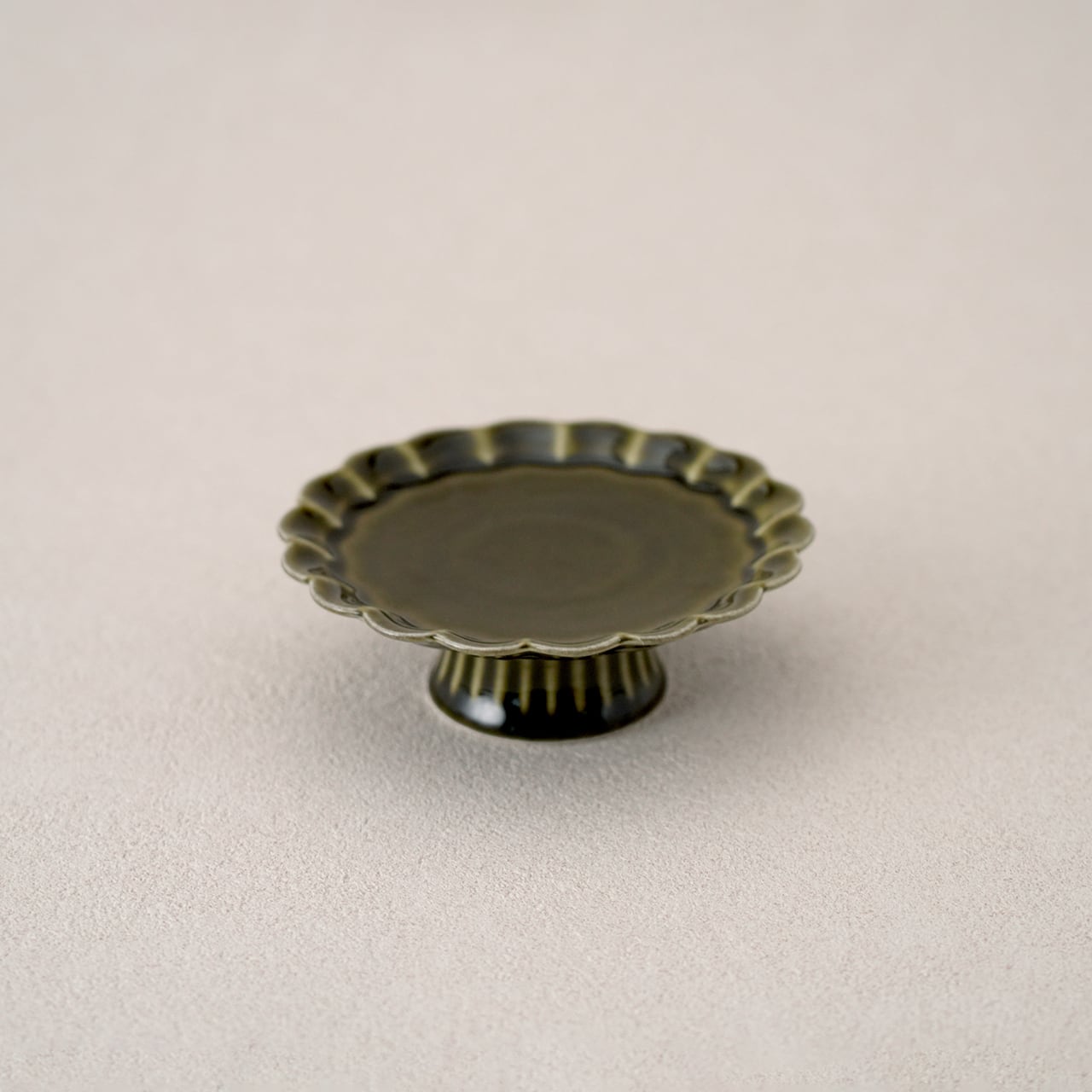 皓洋窯］フラワーコンポートS（オリーブ・ホワイトバニラ） | フラッグス