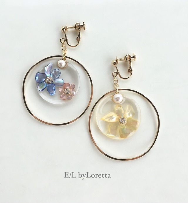 Clear shell flower big hoop pierce/earring(Blue×Pink)