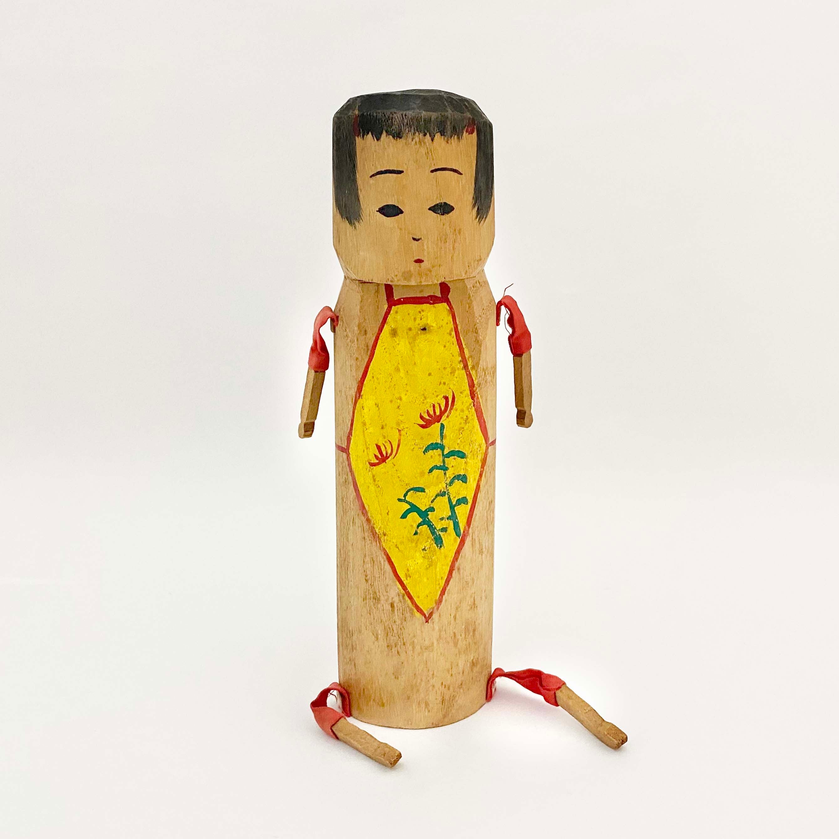 伝統木人形「おきんじょ」ハンカチ付き（大21cm）