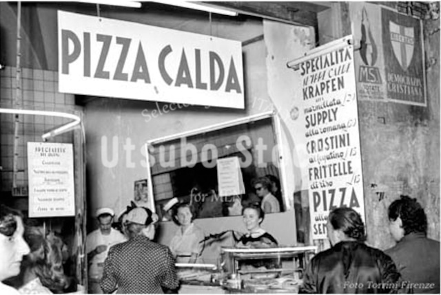 1953年撮影　ピザ　昔の人々【369195301】