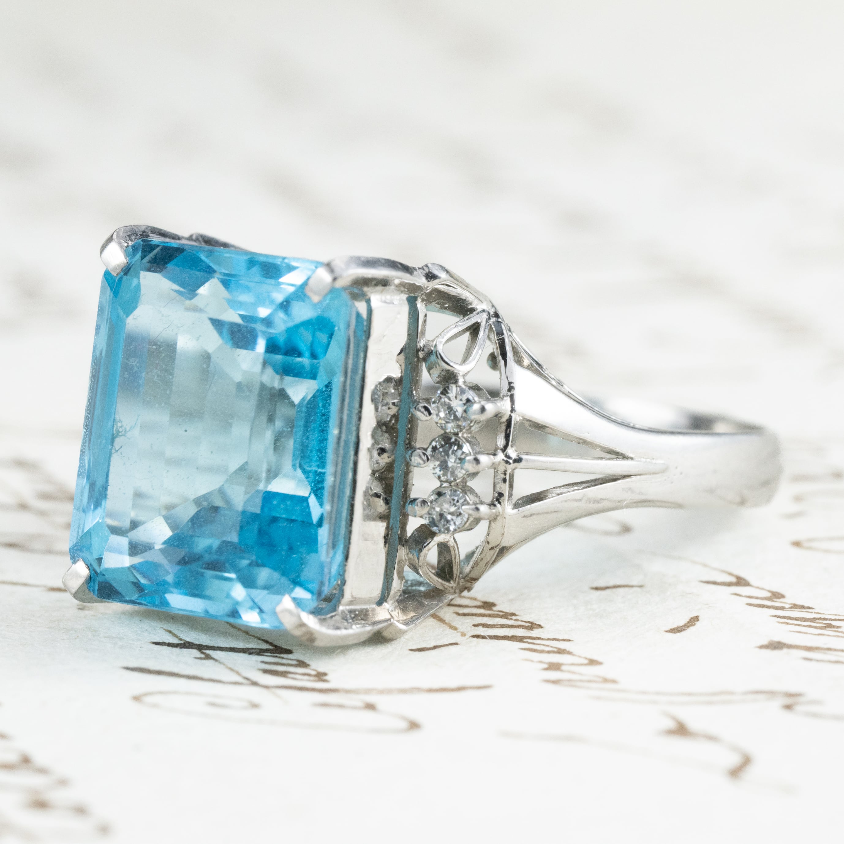 日本の作品】 昭和レトロ デザイン ヴィンテージ Pt900 ブルートパーズ