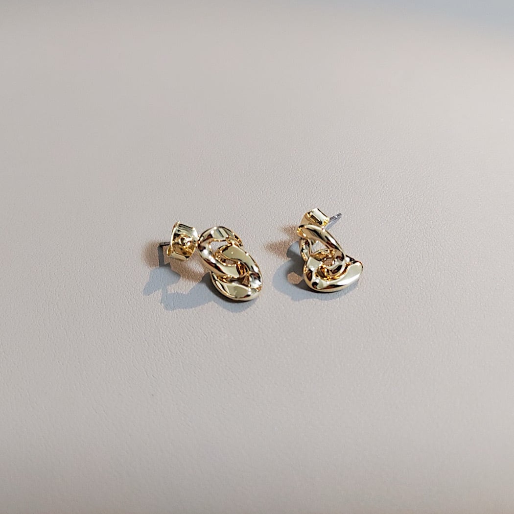 チェーンモチーフピアス