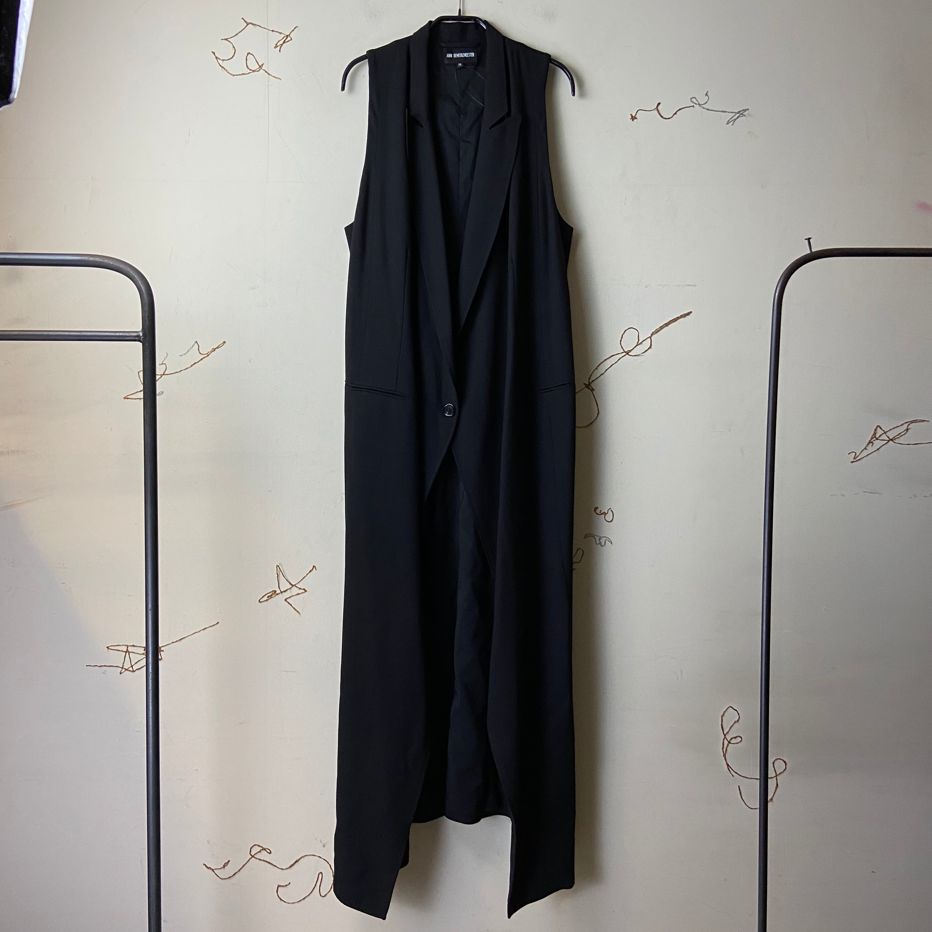 ANN DEMEULEMEESTER no sleeves coat | NOIR ONLINE