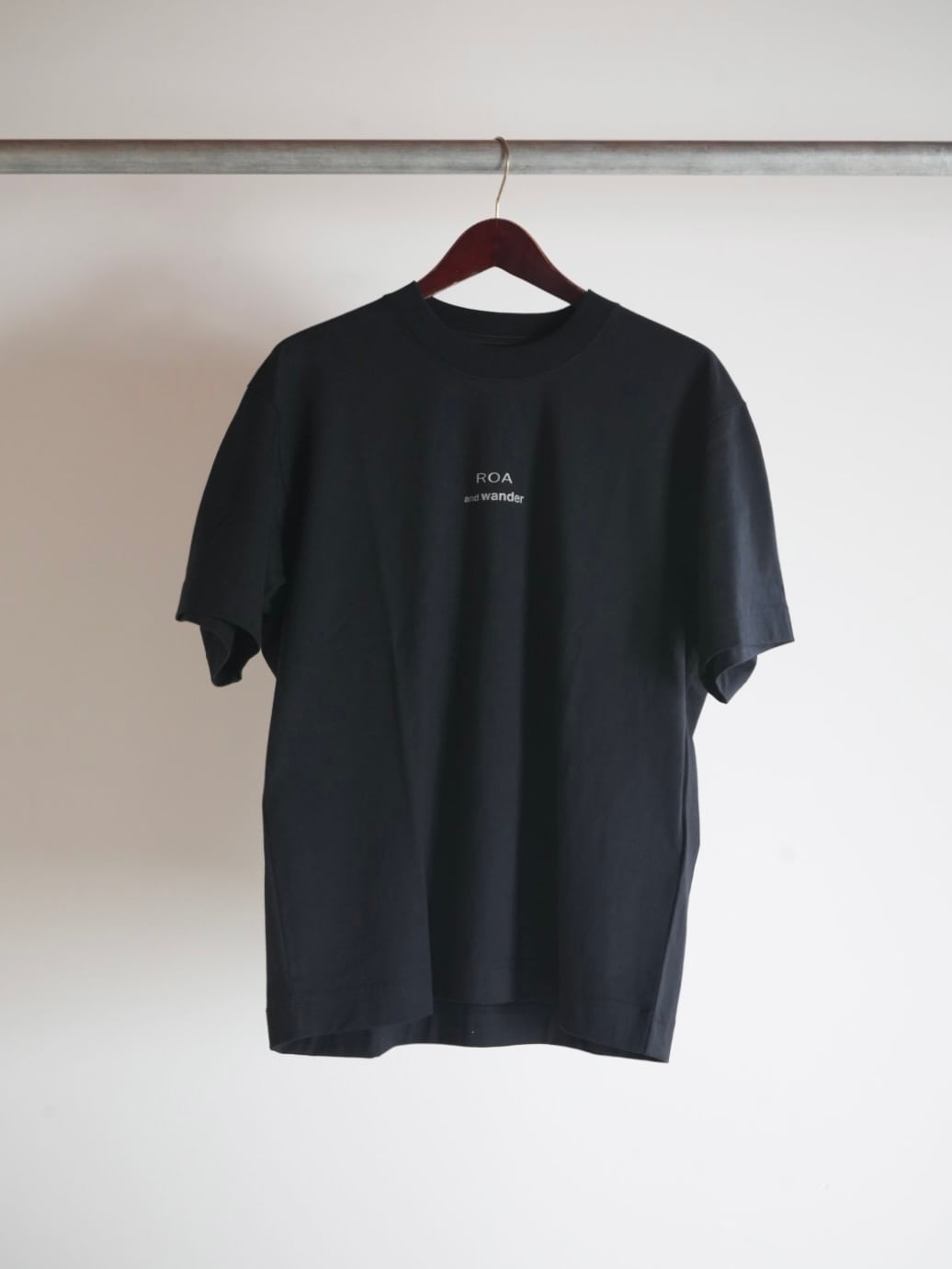 and wander × ROA アンドワンダー×ロア【 Logo Printed T-shirts
