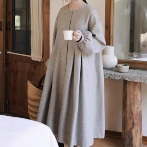 ノーカラータックロングコート ・5594