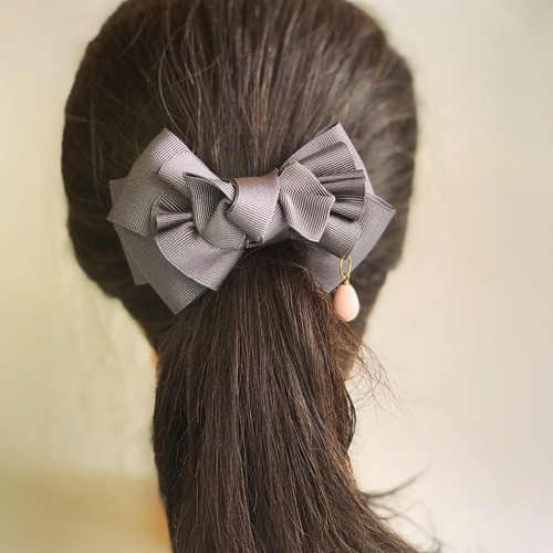 チャコールグレーのノーブルリボン