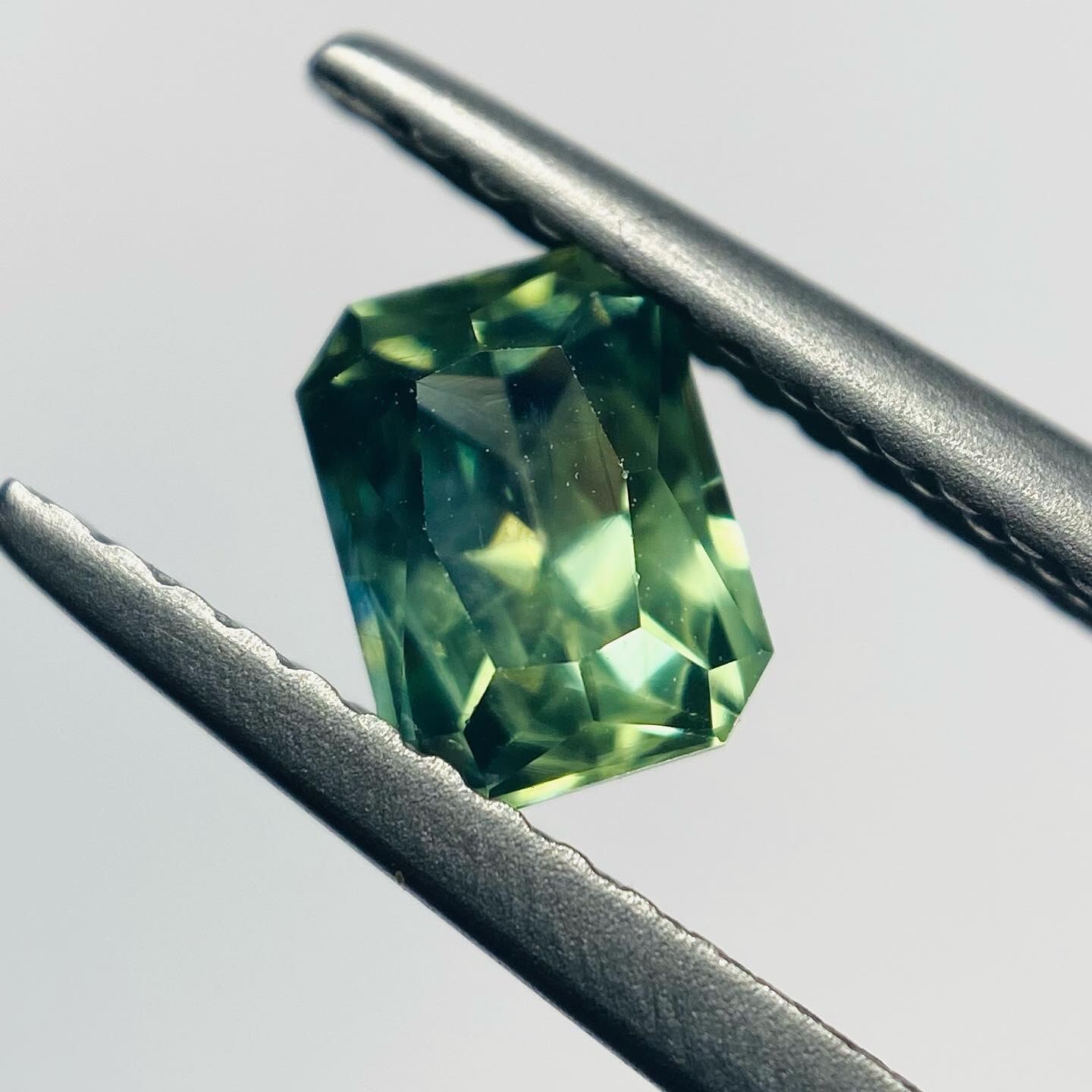 爽やかな癒し系 バイカラーサファイア