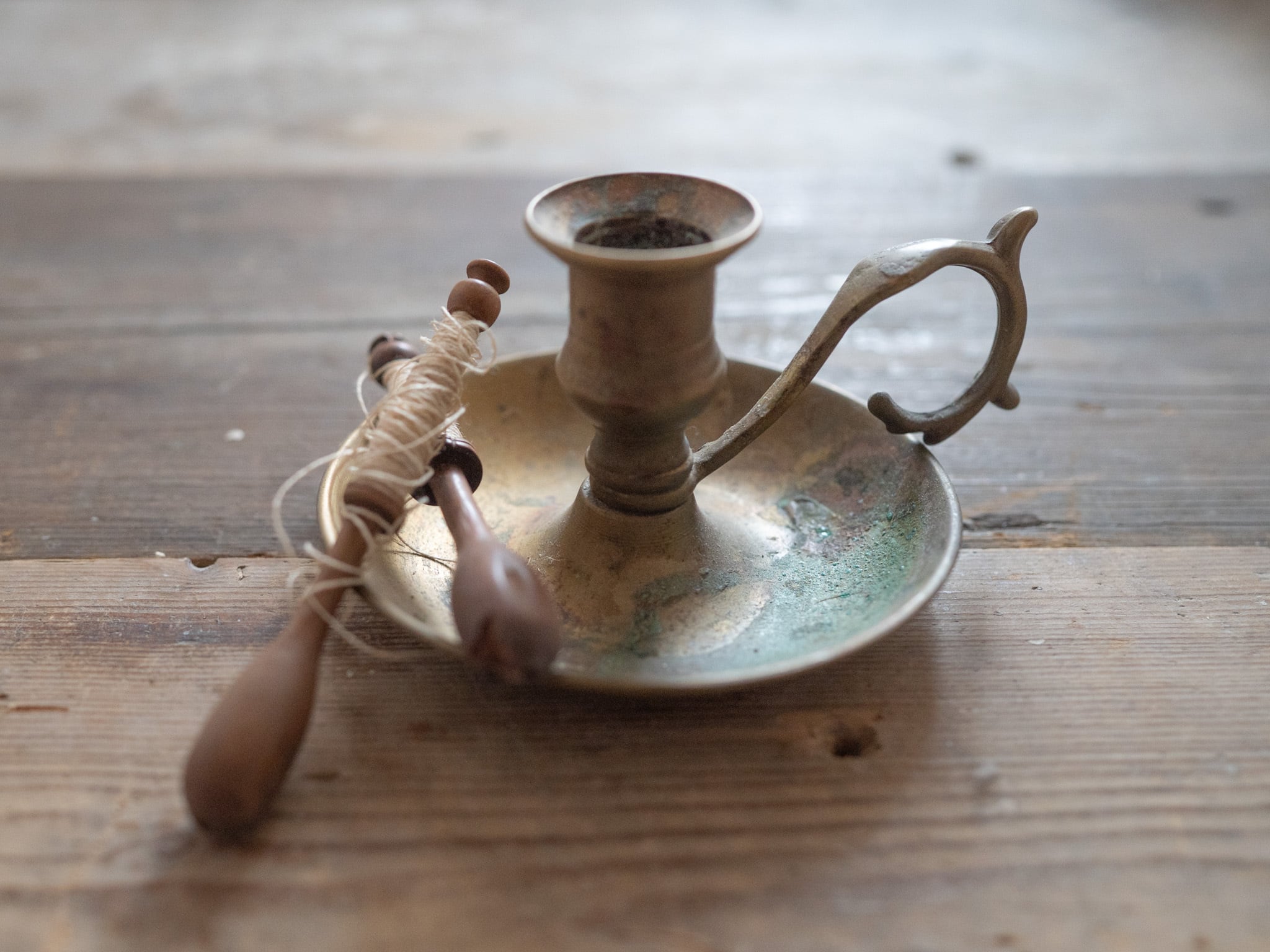 雰囲気のある古い糸巻き2本セット(糸つき) フレンチアンティーク