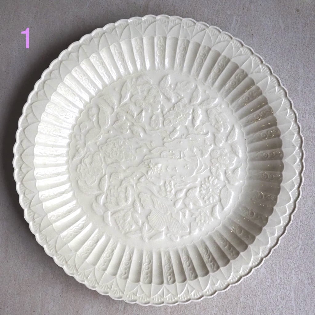 原田 譲／定窯白瓷印花臥鹿百褶盤 2 | ならまちミレー