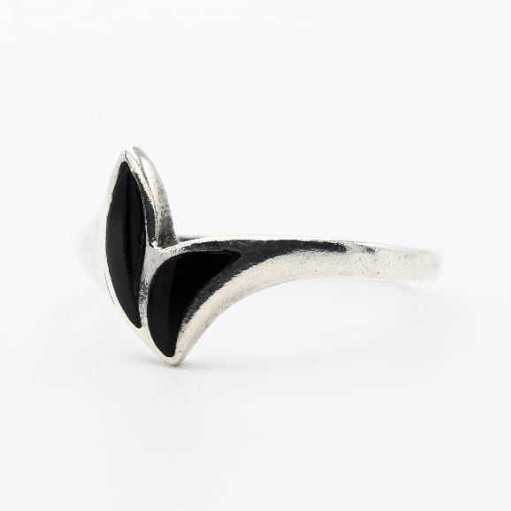 Black Onyx Inlay Dainty Top Ring #14.0 / Denmark