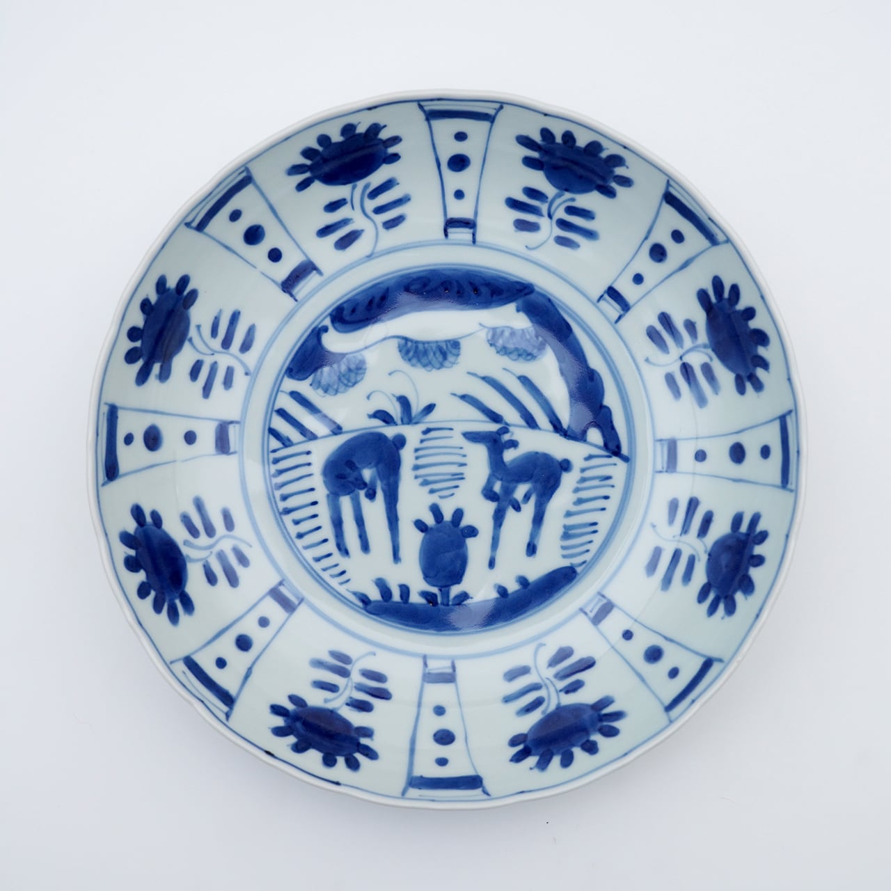 染付芙蓉手双鹿図7寸輪花深皿 | 福珠窯ファクトリーショップ
