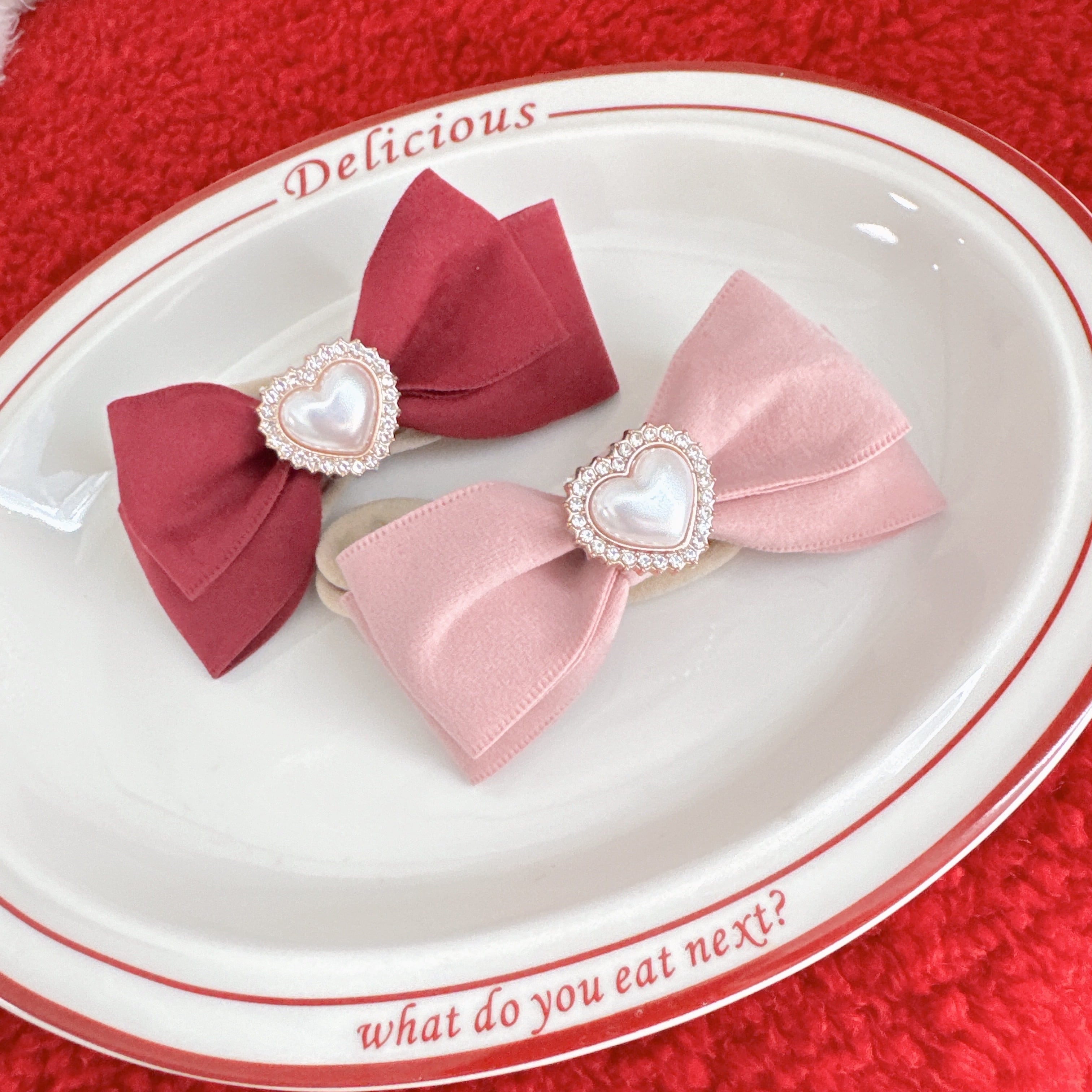 ハートビジュスウェード調リボンヘアバンド（後ろ支え付き）