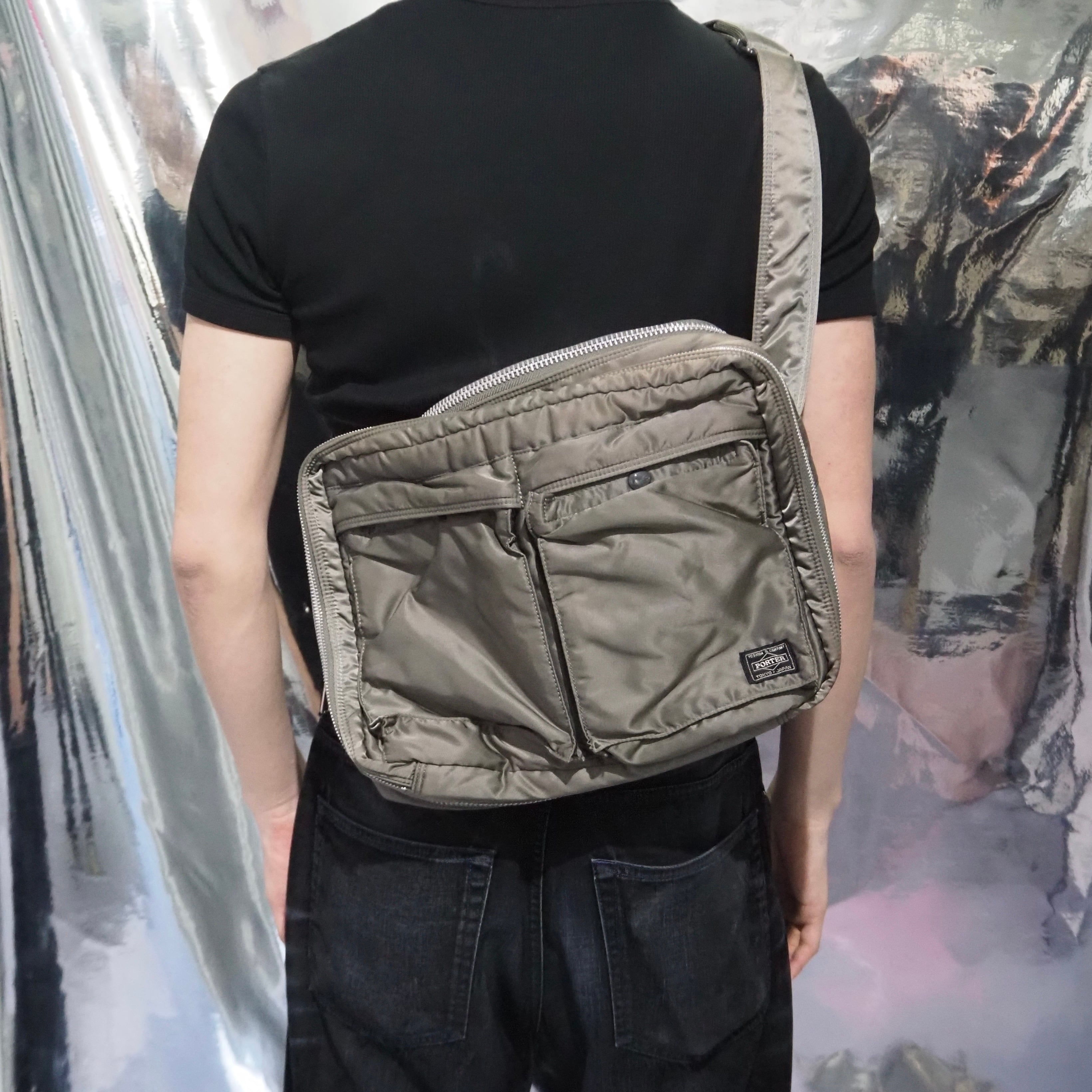 美品 廃盤　PORTER　ポーター タンカー ショルダーバッグ ナイロン カーキ PORTER タンカーショルダーバッグ ケース カーキ ナイロン ポーター