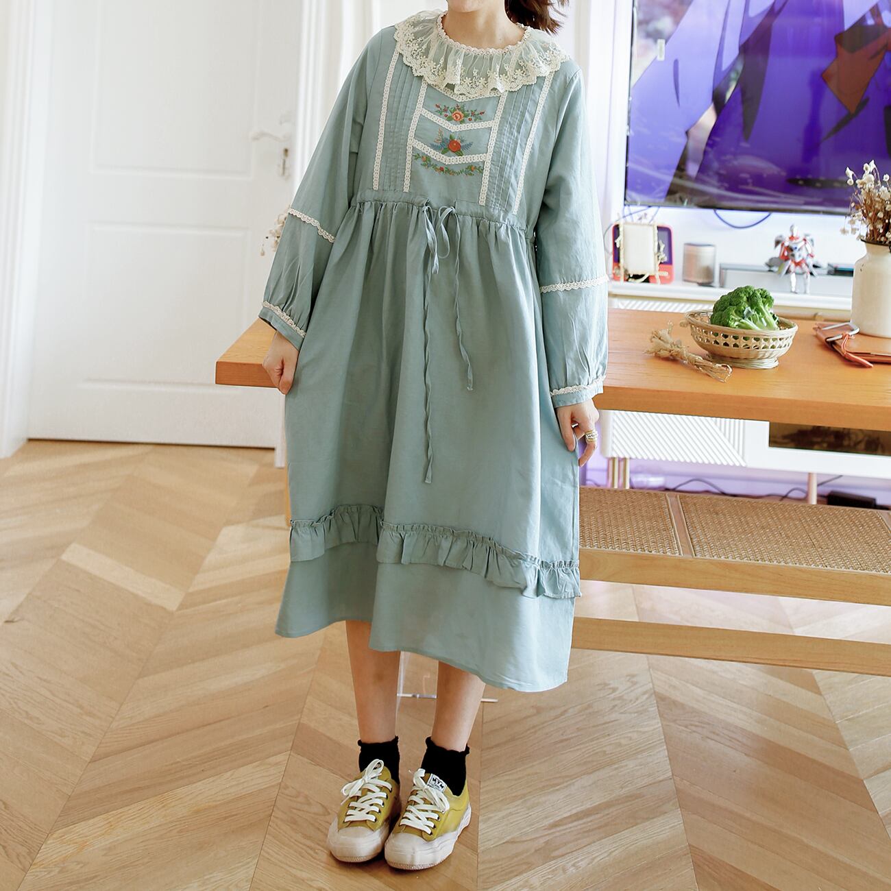 レースネックフラワー刺繍ワンピース 21 Lehtia レフティア 淡色レトロなナチュラルスタイル レースネックフラワー刺繍ワンピース 21 Lehtia レフティア 淡色レトロなナチュラルスタイル