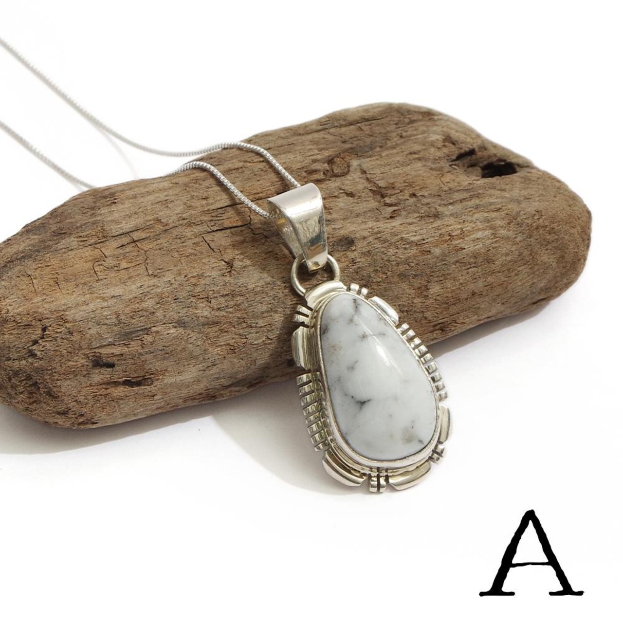 【INDIAN JEWELRY インディアンジュエリー】Navajo WHITE BUFFALO pendant Nila Johnson ナバホ ホワイトバッファローペンダント ニラ・ジョンソン作