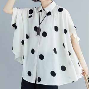 トップス レディース 送料無料 シャツ ブラウス 襟付き 半袖 ドルマンスリーブ オーバーサイズ オーバーシルエット ビッグシルエット ワイド 大きめ 大きいサイズ フリーサイズ 楽ちん ゆったり ゆる 体型カバー 華奢 細見え ブラック 黒 ホワイト 白 ドット柄 水玉 かわいい 可愛い シンプル カジュアル きれいめ おしゃれ お洒落 こなれ感 透け感 抜け感 ラフ キュート ガーリー ルーズ 個性的 春 春服 夏 夏服 10代 20代 デート おでかけ 普段使い 重ね着 韓国 オルチャンファッション