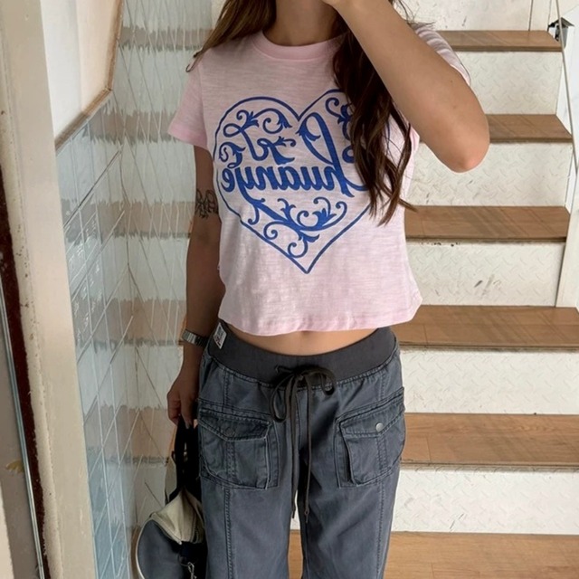 アラベスクハートグラフィッククロップドTシャツ 2col   R02449