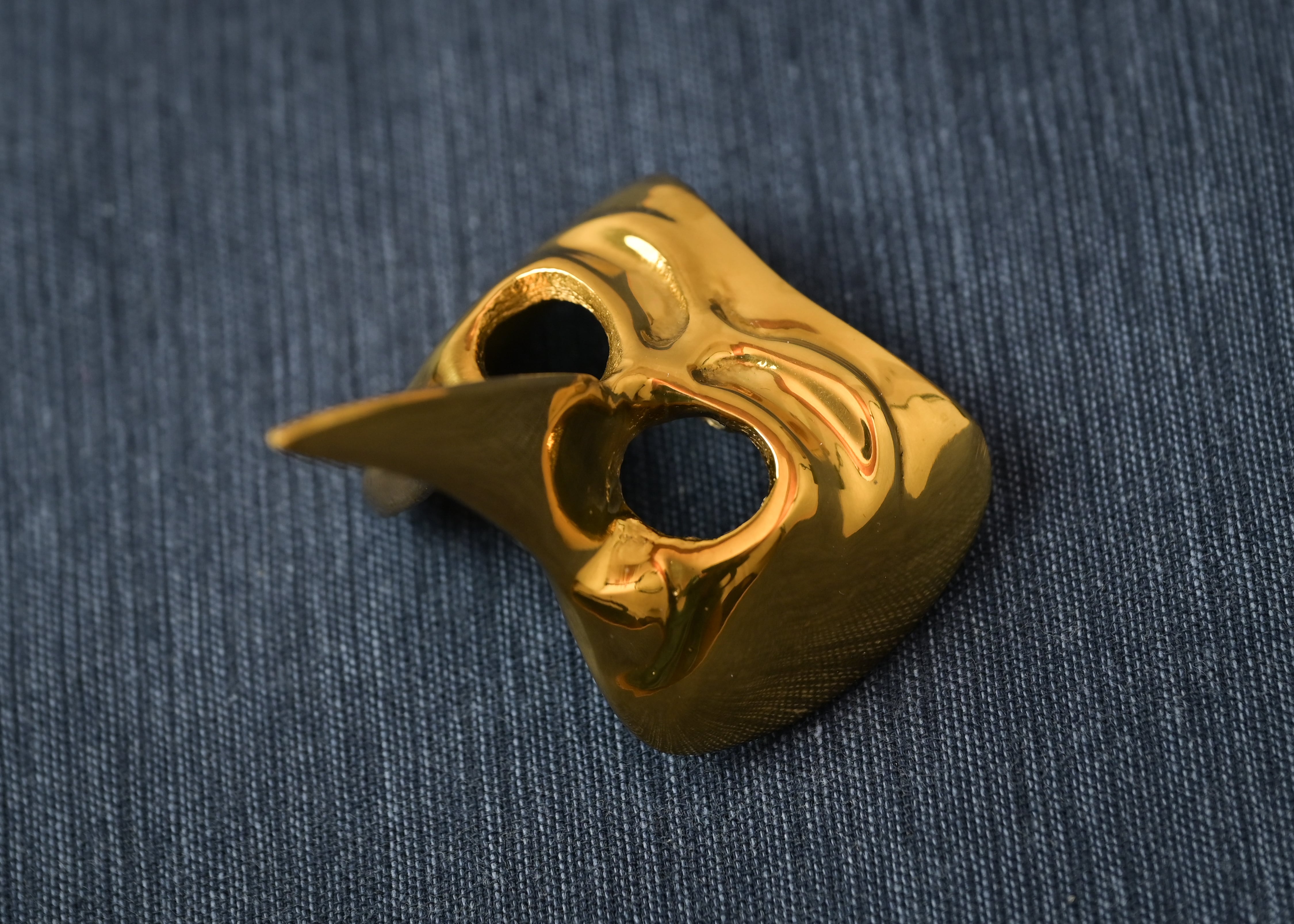 真鍮製 ベネチアンマスクの形の置物 個性的アイテム レア品 | チェコ