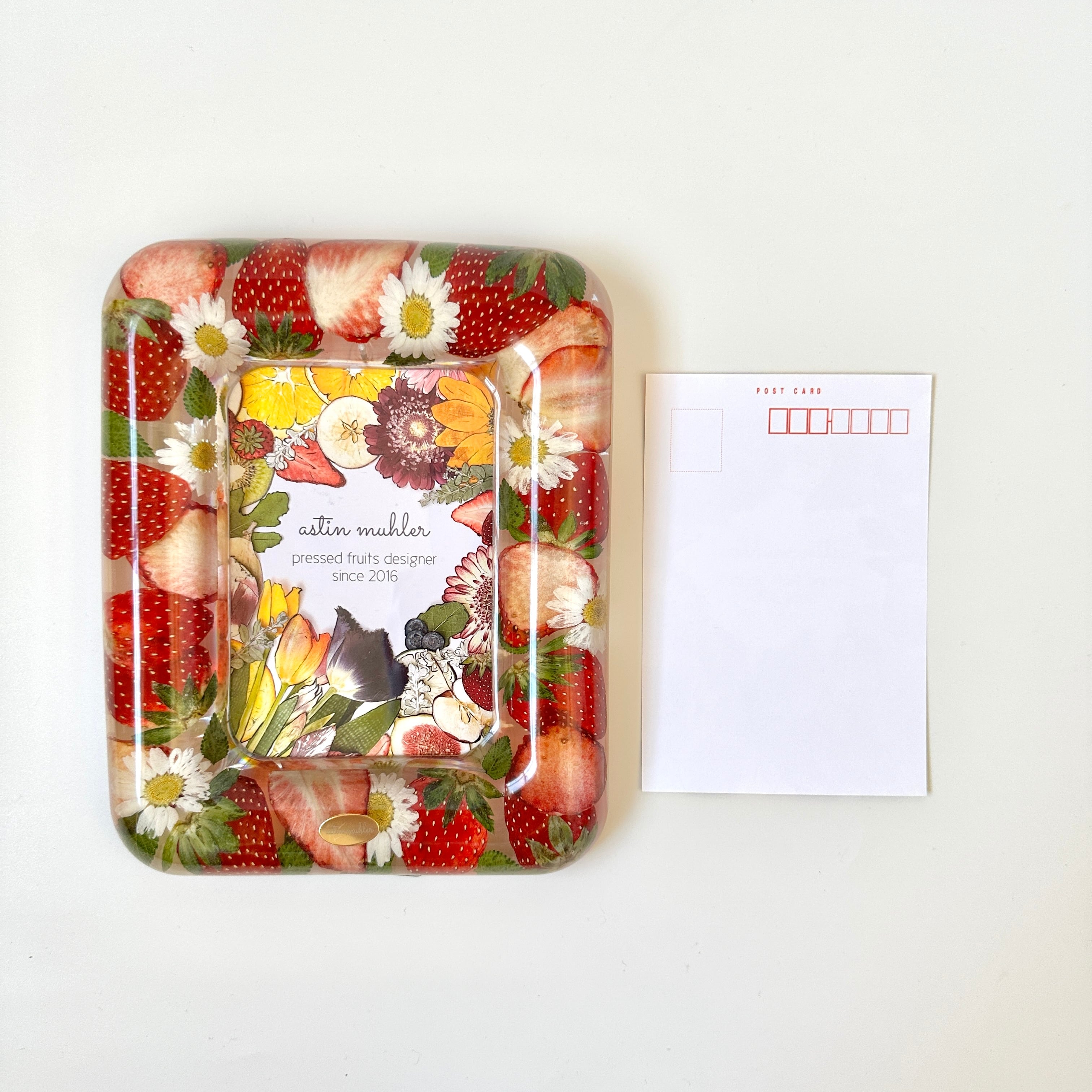 いちごとお花のフォトフレーム | astin muhler | 押し花・押しフルーツ