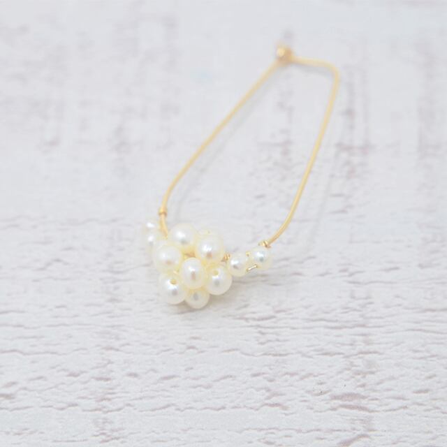 淡水パールのシロツメクサピアス