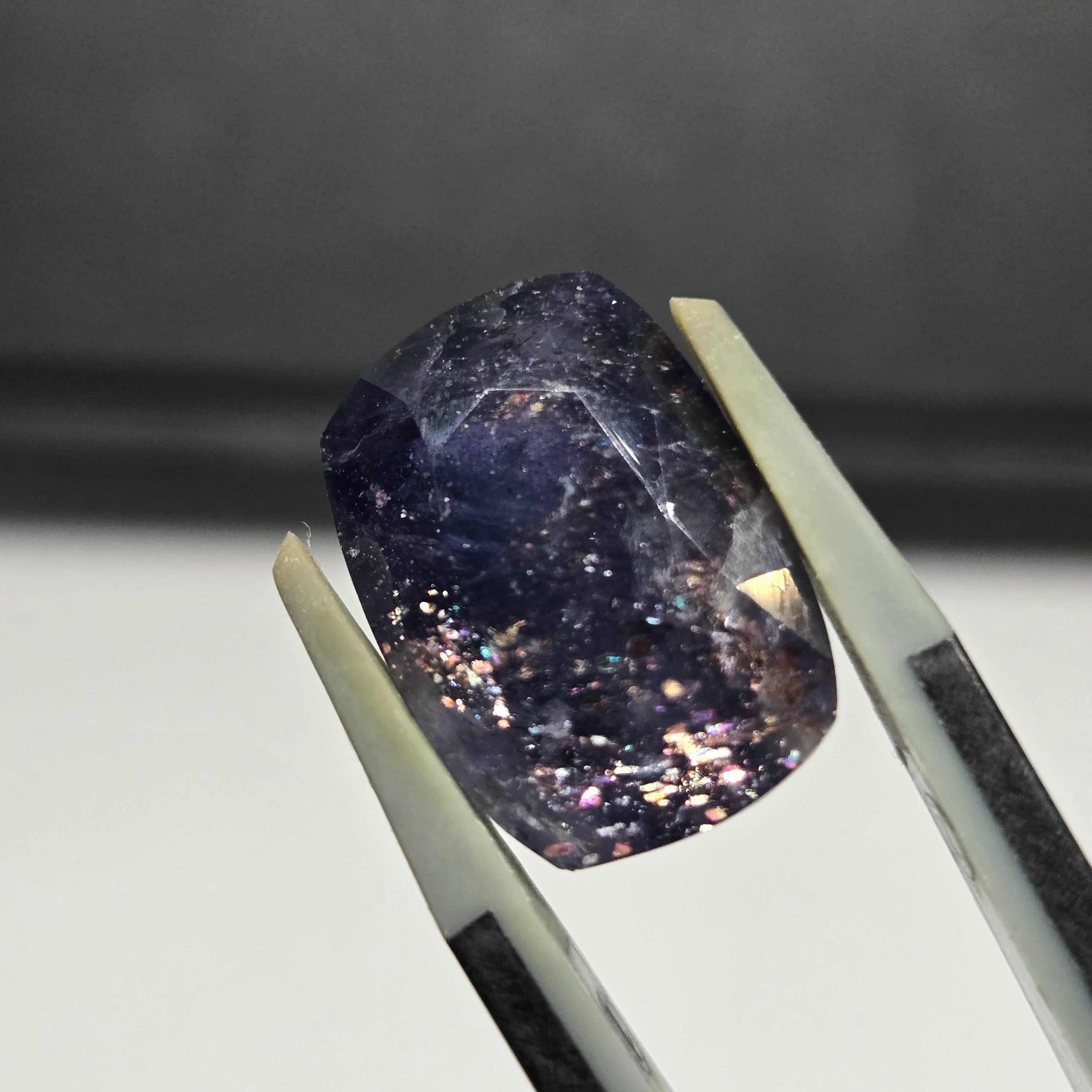 天然コーディエライト アイオライト・サンストーン 8.591ct 15.4×11.9