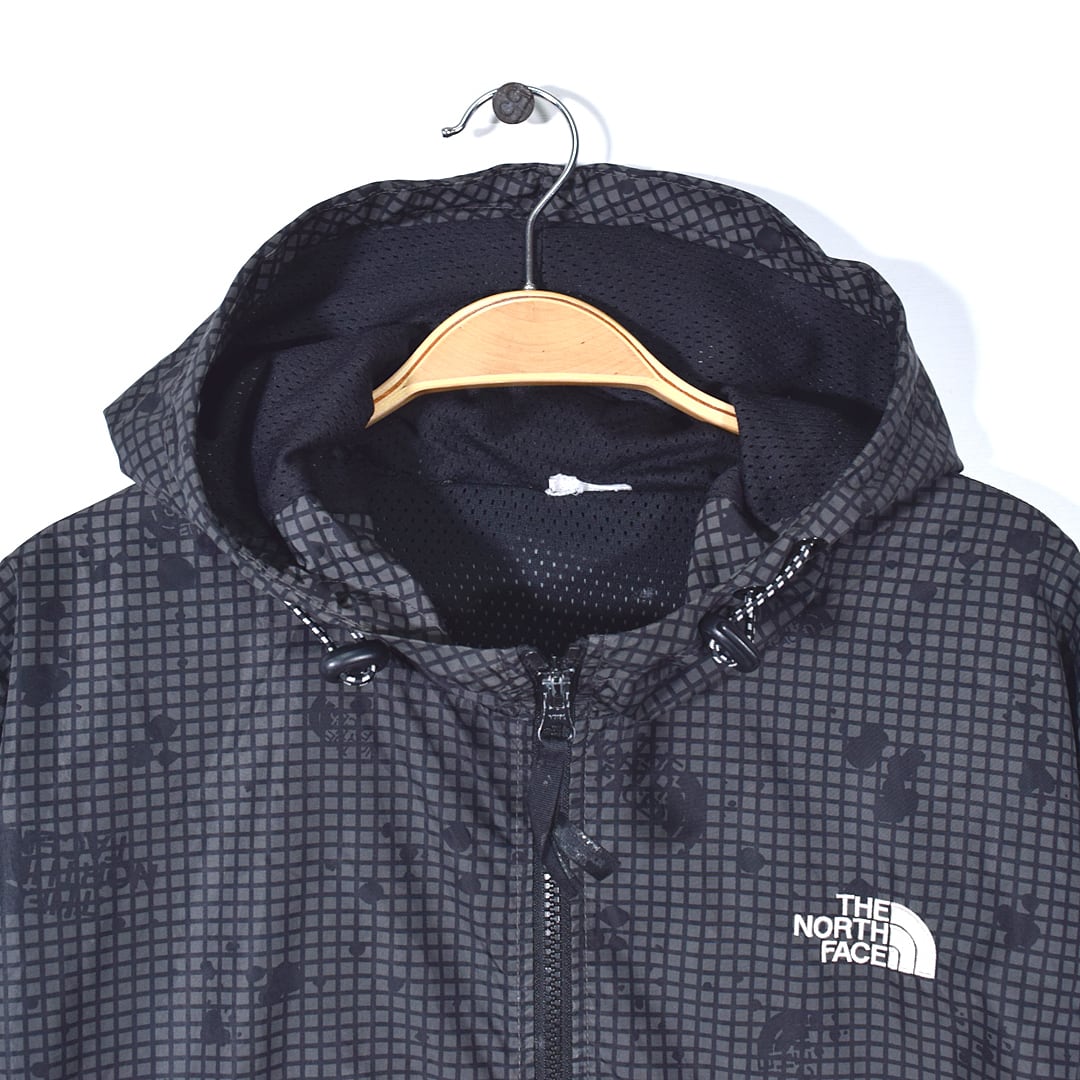 ノースフェイス ナイロンジャケット マウンテンパーカー デジタルカモ 総柄 アウトドア ブラック ウィンドブレーカー NORTH FACE  サイズM相当 古着 @DD0346 | ヤング衣料店 powered by BASE