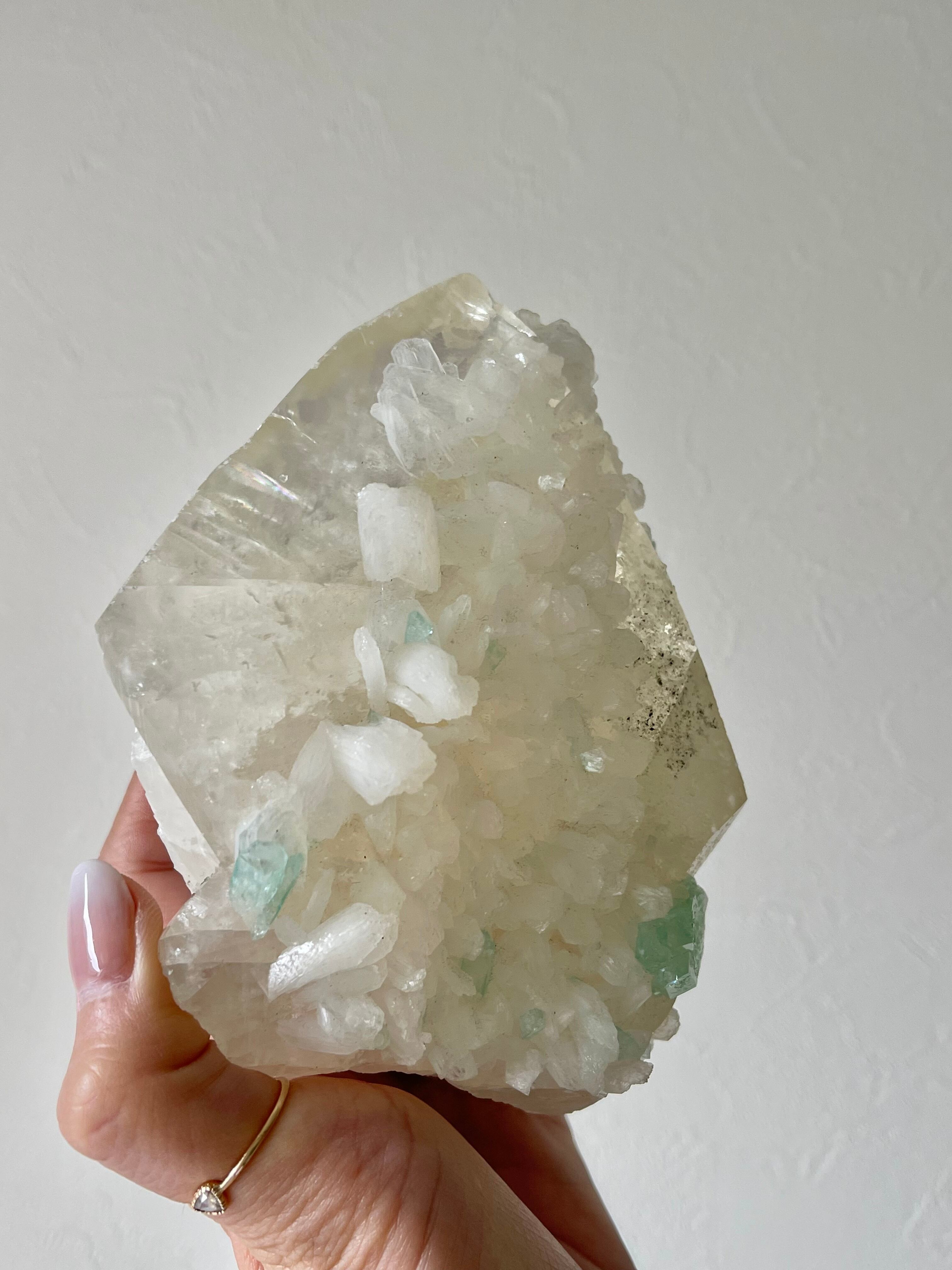 カルサイト＆スティルバイト共生グリーンアポフィライト