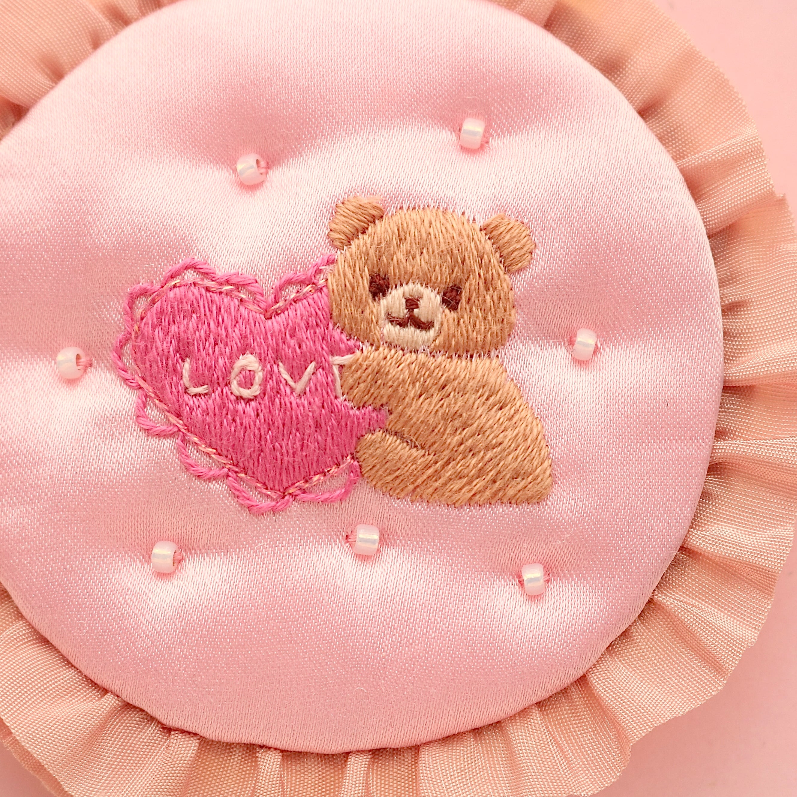 ☆PRADA 美品！送料込み！　希少　クマ刺繍 ピンクポーチ☆ 刺繍コンパクトミラー（くまさんとハート刺繍） | minette“ミネット”手