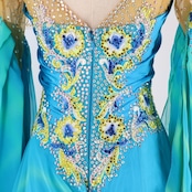 社交ダンス 衣装 白樺ドレス スタンダード ドレス ワンピース 青 フロート 水色 光沢 上品 綺麗 ダンス パーティ 発表会 デモ 競技 ブルー系 イエロー系 ドレス 美しい 上品なデザイン 華やか おしゃれ 社交ダンス衣装 競技用 発表会用 ワンピースドレス 光沢感