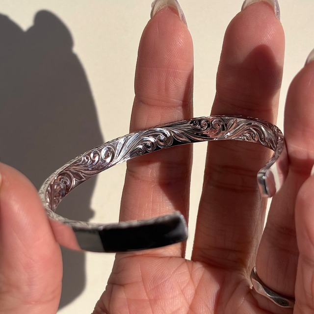 -シークレットエングレイビング-ハワイアンバングル(スクロール/6mm)