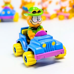 ☆ VINTAGE 1988 ☆【 McDonald's  ( マクドナルド ) 】1988年マクドナルドミールトイ 『 Garfield in 4-wheeler（ガーフィールド イン フォーウィラー）』〜ジープに乗ったあいつ(笑)〜 / ミールトイ / ハッピーミール 〚アメリカン雑貨 アメトイ〛