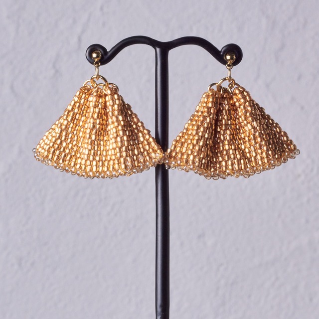 Frilly Earring ( glittering gold )