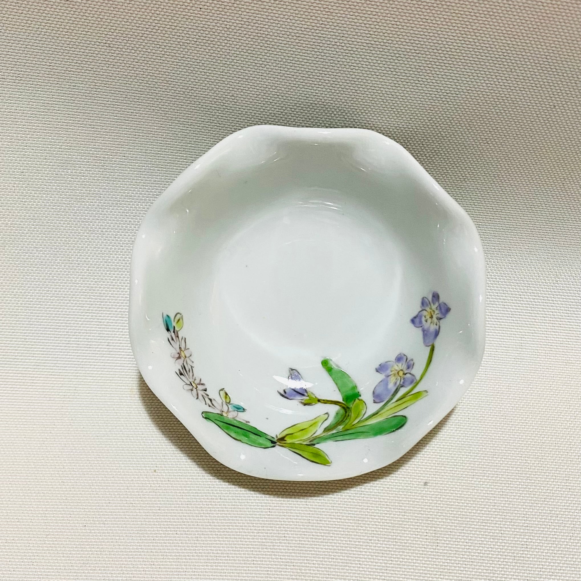 有田陶器市価格 波縁ミニ鉢 花カズラ絵 | kimie＿shino(しのえ工房)