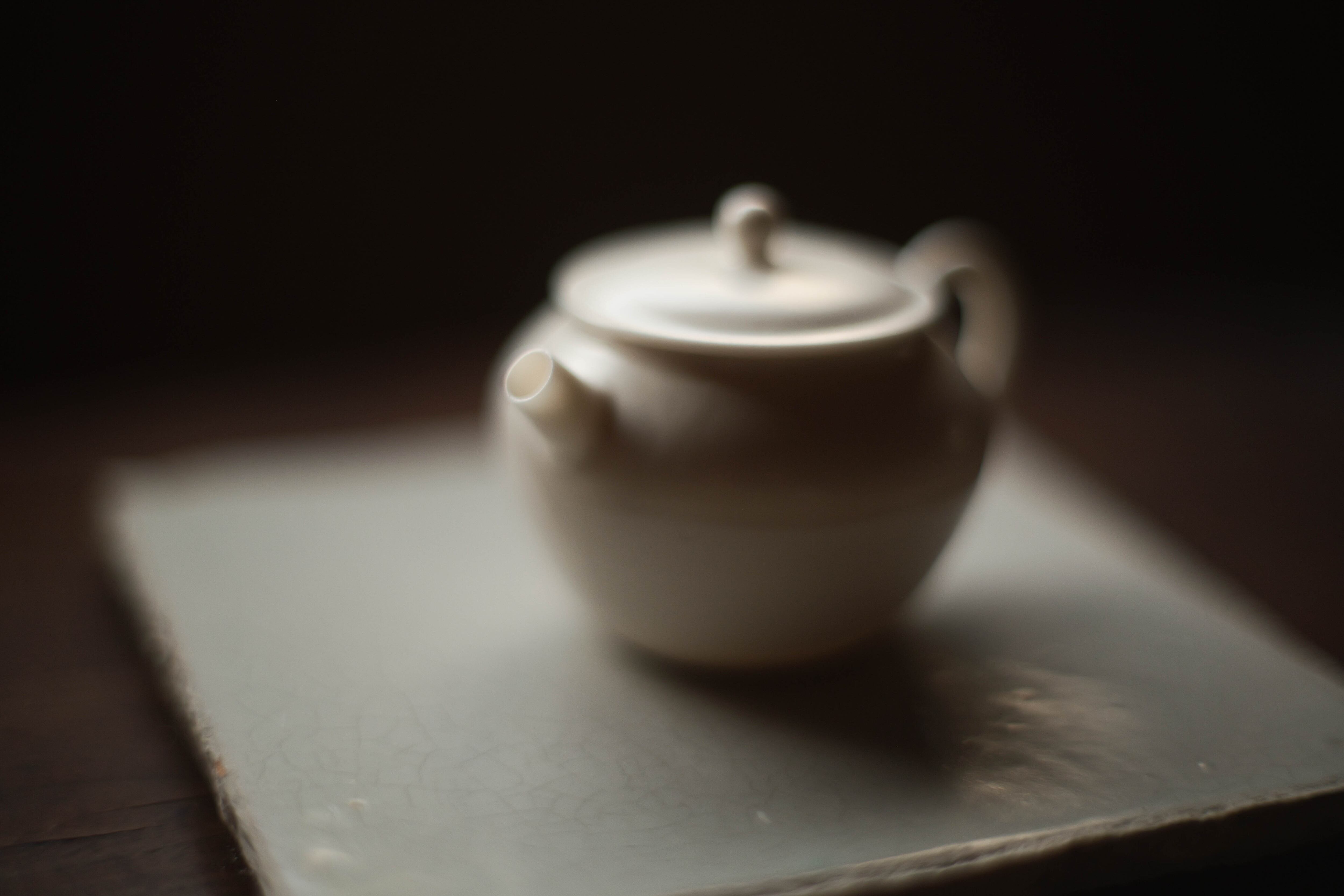 徳化薄胎薪窯白磁茶壺 霜月月（ろくろ引き/満水容量70cc・林澤陽