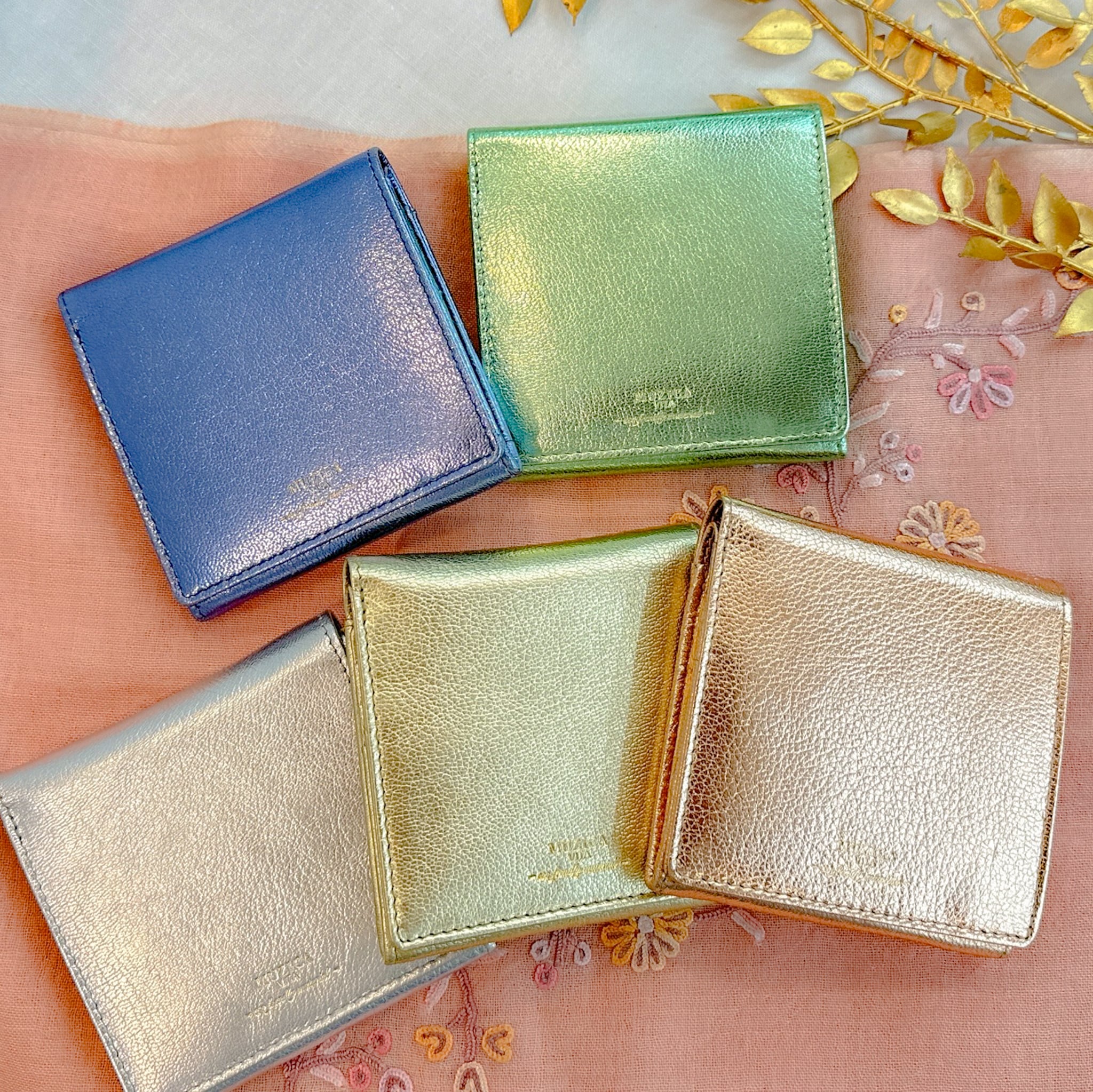 山羊革 二つ折り財布　カード入れ ✨ FIORAIA 山羊革2つ折り財布 ボタニカルボーダー【メール便可】｜マライカ公式通販
