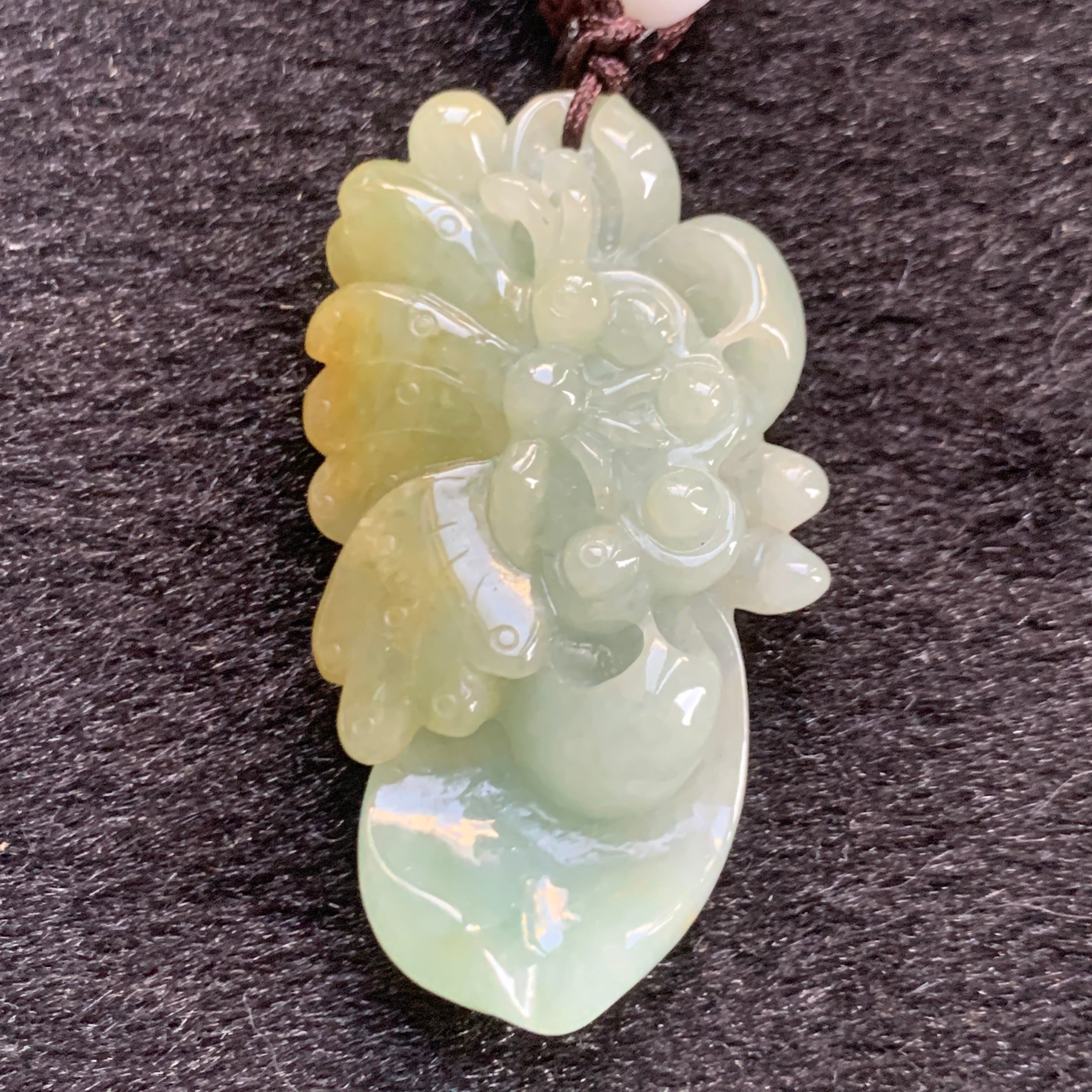 本翡翠ペンダント グァテマラ産 ジュエリー ルース 根付 可愛い | FARBE 