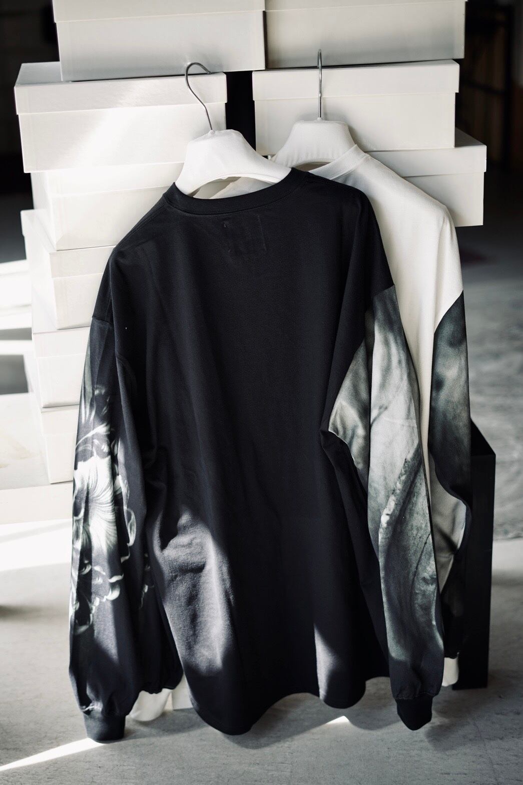 Mediam / Memories Sleeve Rib Long Tee ( White , Black ) | JUQUI Online