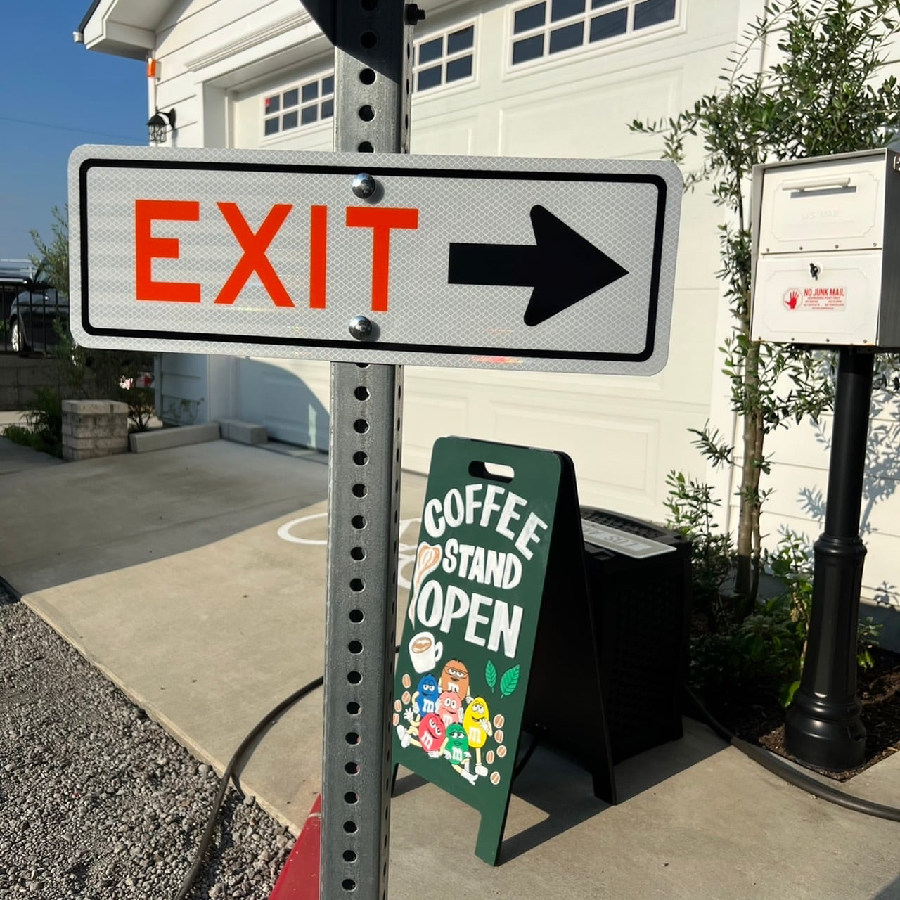 EXIT?【18in×6in】本場アメリカロードサイン 看板 ディスプレー 